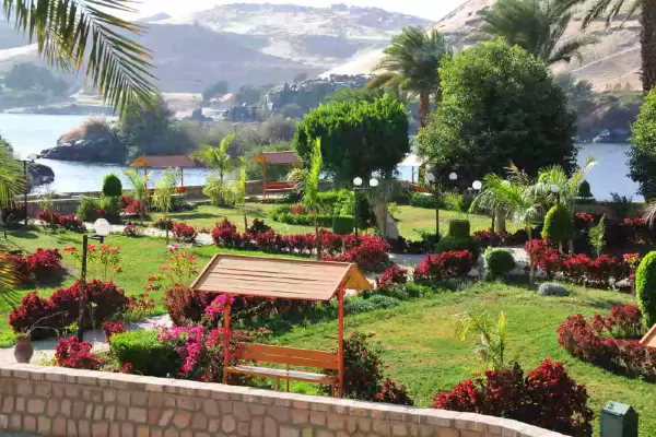 How to get to Aswan Botanical Gardens?