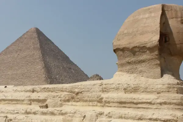 How far are the pyramids from Cairo?