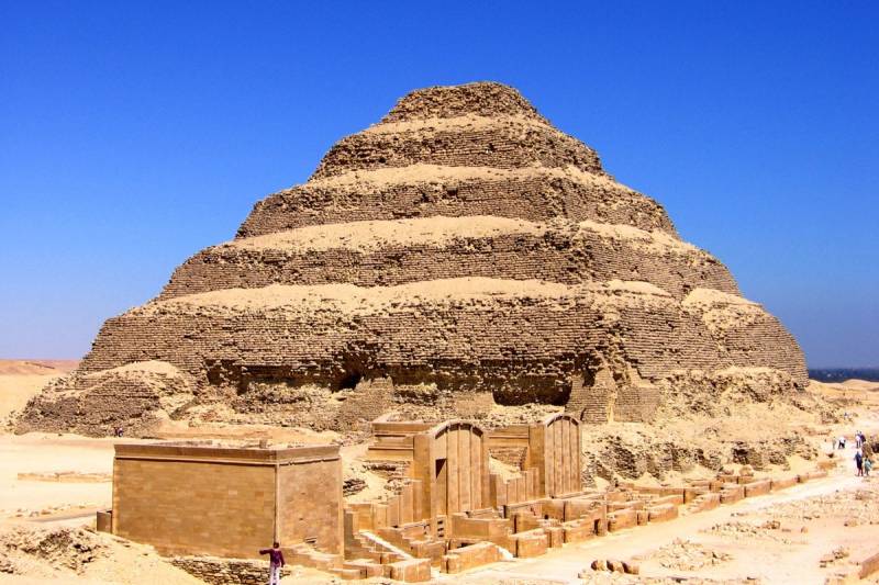 Comprehensive Egyptian Pyramids & Saqqara Tour