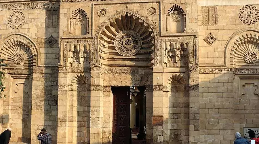 Al Aqmar Mosque