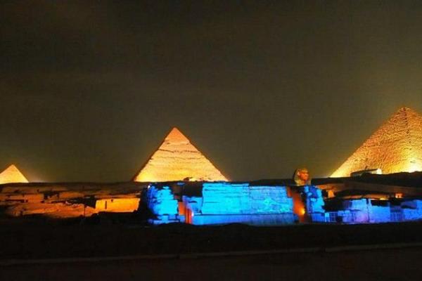 A stunning light and sound show at the Giza Pyramids with dinner