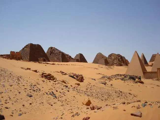 what countries have pyramids